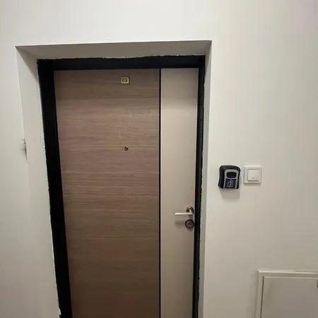 Urban Side Apartment *