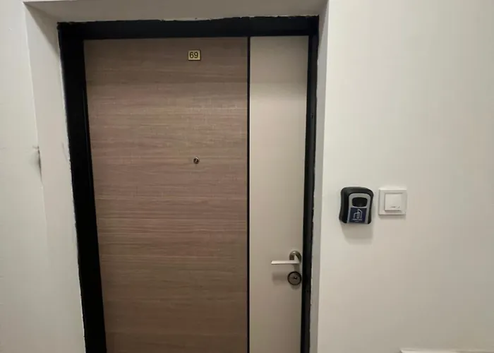 Urban Side Apartment *